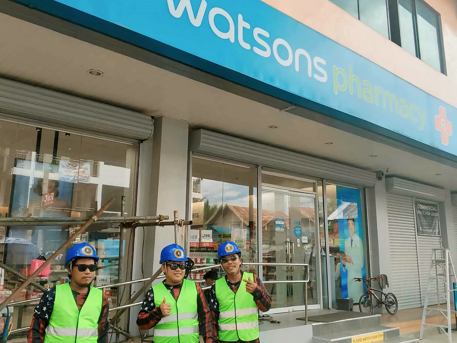 G2 crew at a commercial storefront installation